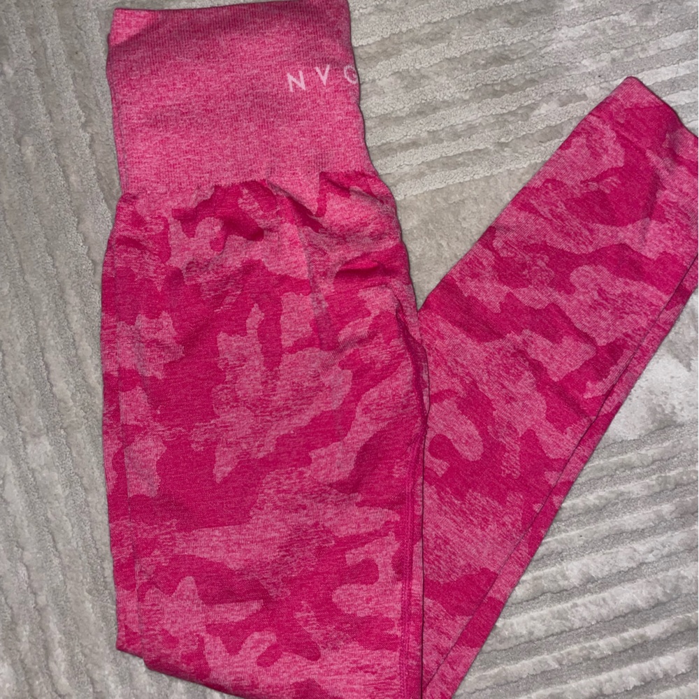 HOT PINK NVGTN LEGGINGS